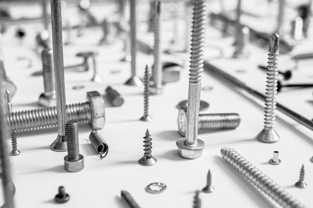 Industrial screws and bolts